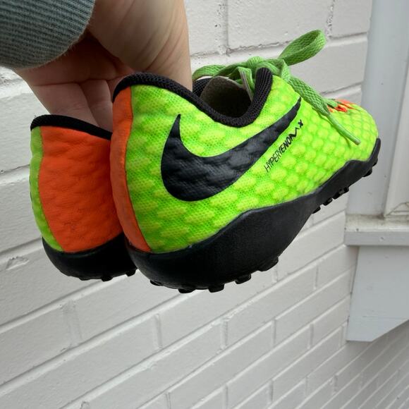 Nike Hypervenom soccer shoes Youth size 1.5 - Picture 4 of 6